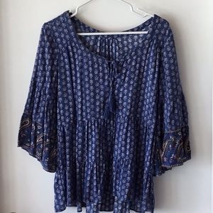 Cute flowing top. No tags